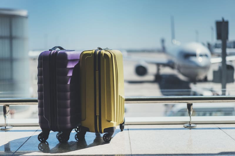 Cinta adhesiva en las ruedas de la valija: para qué sirve y qué pasa si la usás antes de viajar