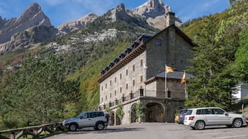 Buscan voluntarios para vivir en un refugio de montaña en los Pirineos con hospedaje gratis a cambio de 2 días de libres de trabajo