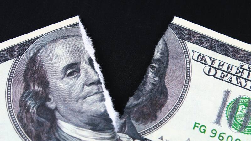 Se despide el dólar: el Gobierno impone retenciones del 19% a rendimientos de las cuentas en dólares (foto: archivo).