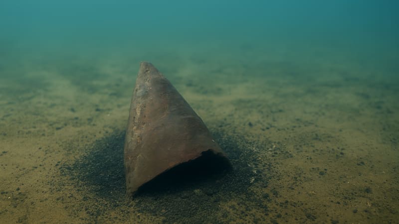 Hallan una reliquia japonesa de más de 10.000 años en el fondo de un lago que podría reescribir la historia del país.