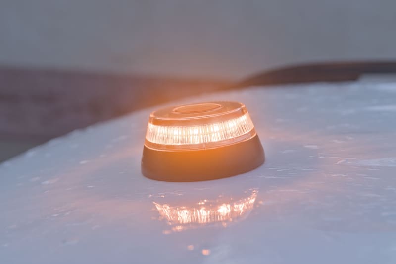 El dispositivo permite señalizar averías sin salir del vehículo y envía ubicación a la plataforma DGT 3.0.