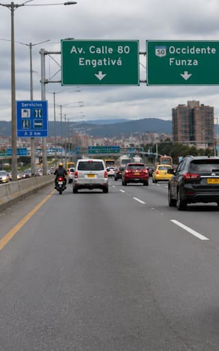 Pocos lo saben: qué significa ver una tela blanca colgando de la ventana de un auto en la ruta