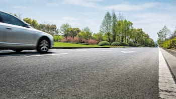 El Gobierno modifica la concesión de las rutas de autobús y actualiza la normativa de aviación