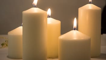 El poderoso ritual con velas blancas para iluminar y atraer las buenas energías en los partidos