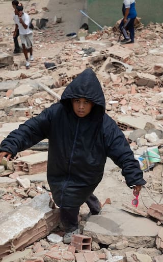 Colombia ofrece ayuda a Venezuela tras dos grandes terremotos que dejaron 188 muertos, miles de desaparecidos y graves destrozos