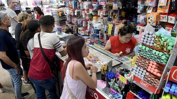 Promos, cuotas y segundas marcas: cómo compraron los argentinos en un abril marcado por la retracción del consumo