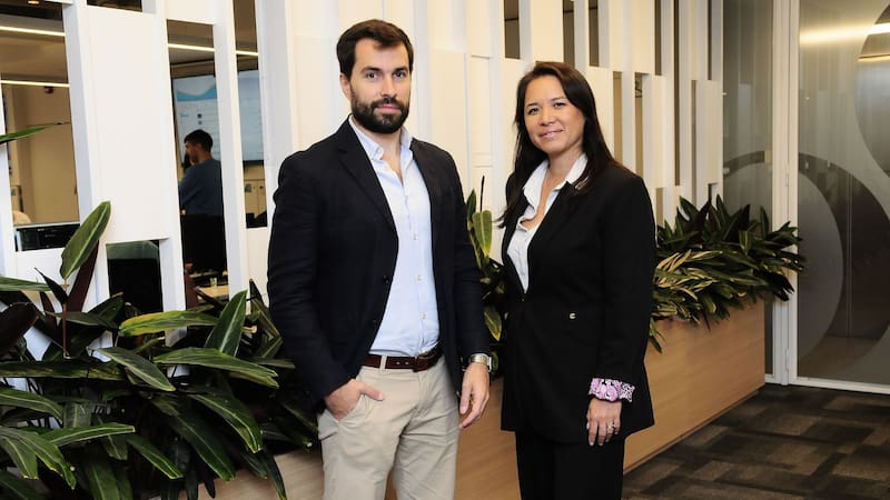 Carlos Beltrán Rubinos, director de Operaciones de Verisure Argentina y Florencia Tsuji, directora general la compañía.