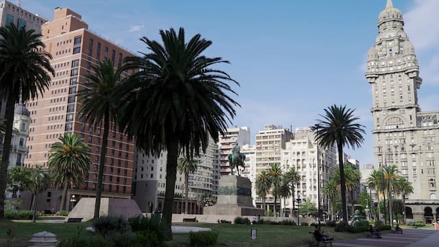 Giro histórico: Uruguay anunciará un plan de desdolarización de su economía