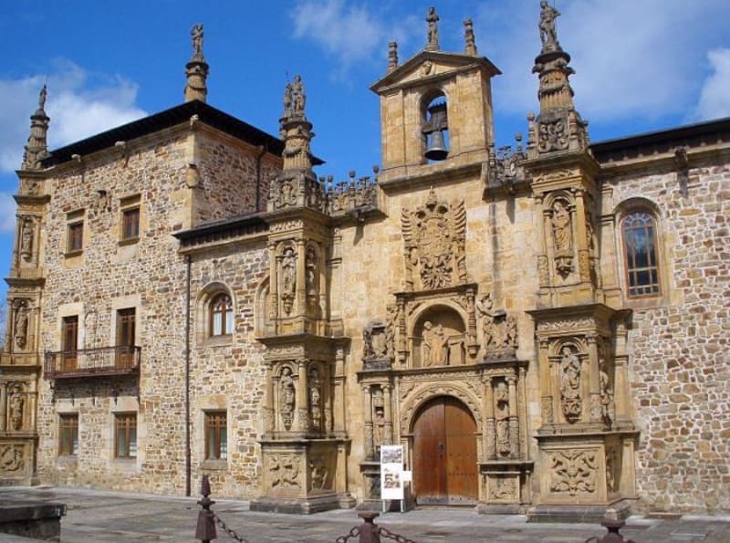 Este pueblo cautivador se halla entre las mejores villas turísticas del mundo para visitar: se encuentra a 1 hora de País Vasco (foto: Pexels).