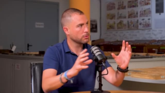 Víctor Mañero, adiestrador canino: “Si tu perro tira de la correa, el problema puede estar dentro de casa”
