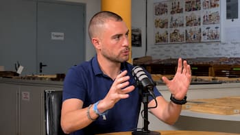 Víctor Mañero, adiestrador canino: “Si tu perro tira de la correa, el problema puede estar dentro de casa”