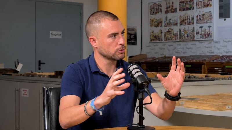 Víctor Mañero, adiestrador canino: “Si tu perro tira de la correa, el problema puede estar dentro de casa” (foto: Youtube)