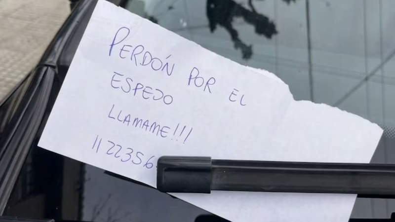 La nueva estafa del “vidrio roto” | Te rompen el espejo retrovisor, te dejan una nota y luego te vacían la cuenta bancaria: qué hacer en estos casos.