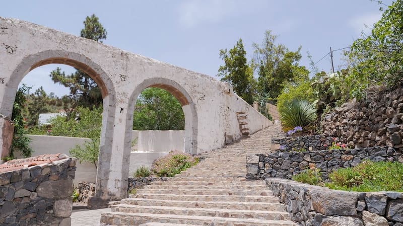 Este pueblo de Tenerife es ideal para los amantes del vino: destaca por su viñedo más alto de Europa y sorprendentes paisajes.