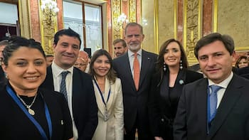 Villarruel se mostró junto al Rey Felipe VI en Madrid, mientras Milei está en París