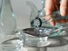 Mezclar vinagre blanco, agua con gas y aceite esencial: para qué sirve y qué dice un estudio científico