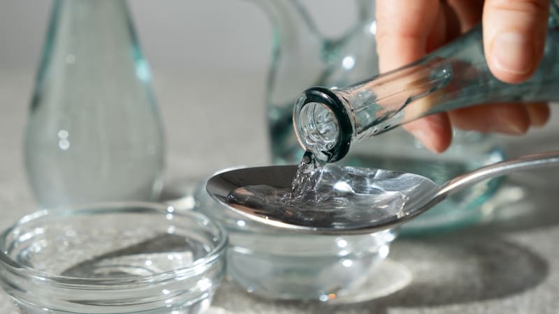 Una investigación comparó esta preparación con el uso de la lavandina y un producto comercial considerado ambientalmente preferible.