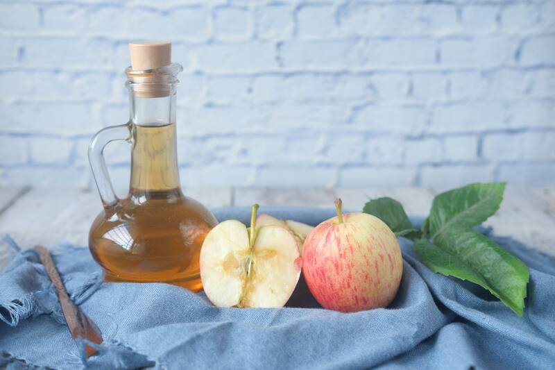Los beneficios del vinagre de manzana al cocinar pollo.