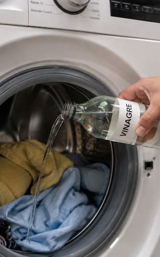 Para qué sirve poner vinagre en la lavadora y por qué recomiendan hacerlo