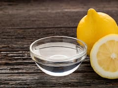 Mezclar vinagre y limón con agua tibia: los ingredientes clave para limpiar los vidrios sin dejar marcas