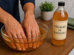 Por qué recomiendan lavarse las manos con vinagre de manzana y qué beneficios tiene