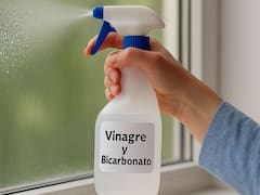 Mezclar bicarbonato con vinagre: para qué sirve y por qué recomiendan ponerlo en los rieles de la ventana