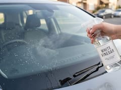 Spraying vinegar on your car windshield: what it’s for, what it does, and why experts recommend it