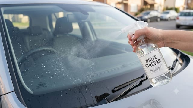 Spraying vinegar on your car windshield: what it does and why experts recommend it