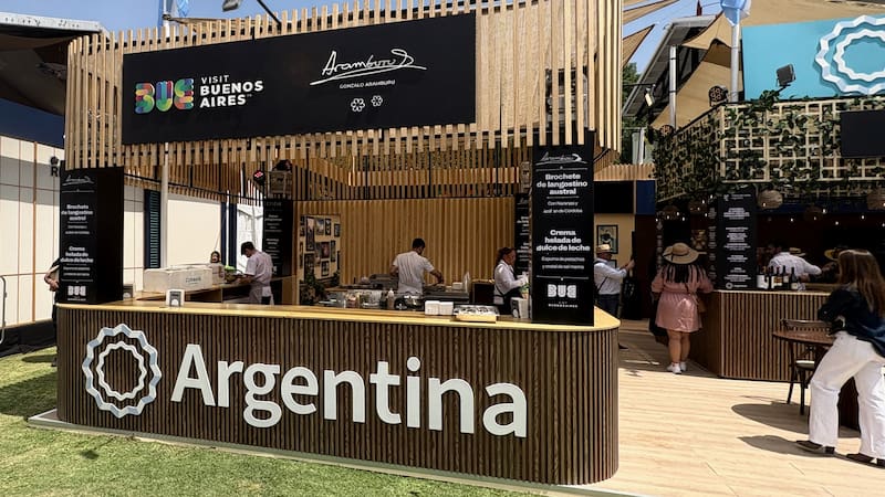 El espacio de Visit Buenos Aires en Sabor es Polanco 2026, donde chefs y equipos presentaron platos y realizaron degustaciones para el público y la prensa.