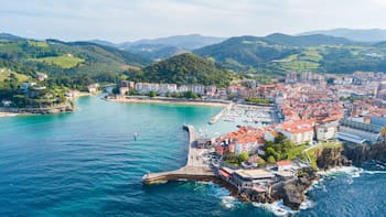 Este pueblo queda a una hora de Bilbao y tiene uno de los puertos más bellos del País Vasco