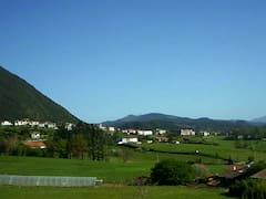 La ciencia lo confirma | El pueblo más feliz de España se encuentra a 40 minutos de Bilbao y es una fantasía de cuentos