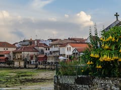 El pequeño pueblo de Galicia que parece detenido en el tiempo y tiene la mejor gastronomía del país