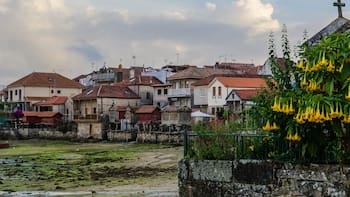 El pequeño pueblo de Galicia que parece detenido en el tiempo y tiene la mejor gastronomía del país