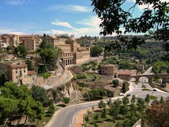 Queda a 1 hora de Barcelona, tiene calles de ensueño, arquitectura clásica y la mejor gastronomía