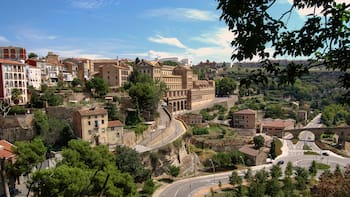 Queda a 1 hora de Barcelona, tiene calles de ensueño, arquitectura clásica y la mejor gastronomía