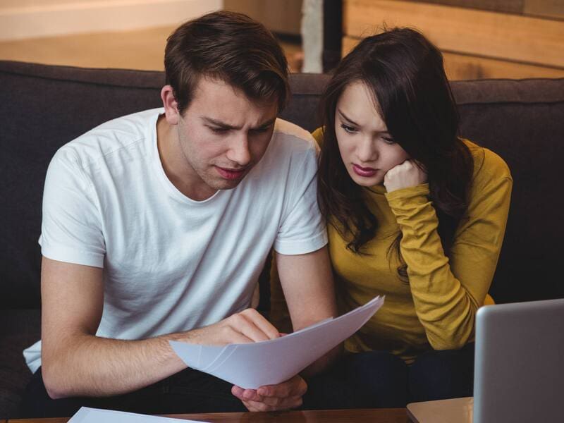 Oficial y confirmado | Ayuda de 700 euros para todas las personas que vivan con sus padres: ¿cómo pedirla y cuáles son los requisitos?