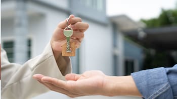 La vivienda marca su mayor subida desde 2007: los inmuebles se disparan un 12,7% y los embargos crecen un 21,4% en 2025