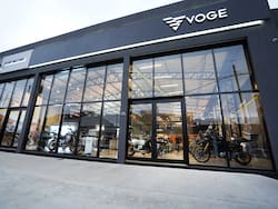 Uno de los mayores fabricantes de motos acelera con una marca china y proyecta récord de ventas para este año