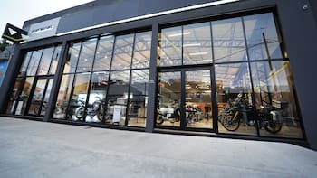 Uno de los mayores fabricantes de motos acelera con una marca china y proyecta récord de ventas para este año