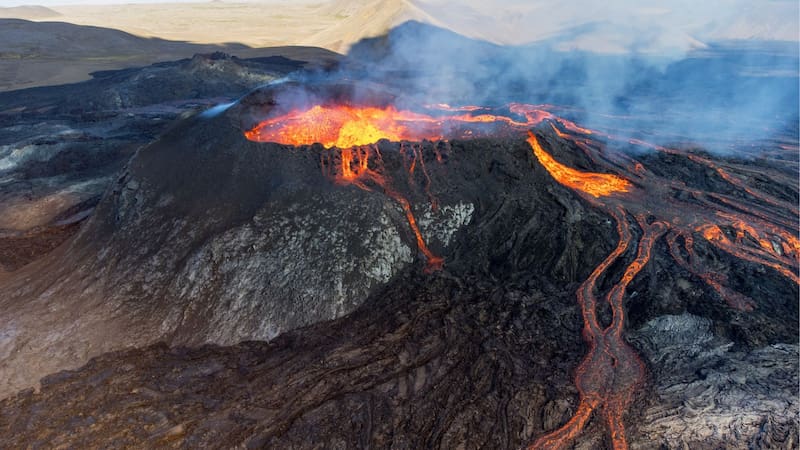 Alerta máxima | Un volcán entró en actividad con explosiones y emisión de cenizas: cuál es la provincia argentina en riesgo. (Imagen ilustrativa)