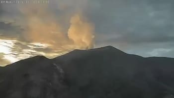 Alerta en Colombia: el volcán Puracé emite cenizas y gases y afecta las operaciones del aeropuerto de Popayán