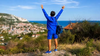 Buscan voluntarios para vivir en una isla del mediterráneo italiano: ofrecen alojamiento y comida por hasta 12 semanas a cambio de 5 horas diarias de trabajo