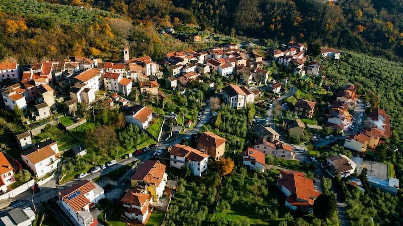 Buscan voluntarios para vivir en un pueblo italiano: ofrecen alojamiento y comida gratis.
