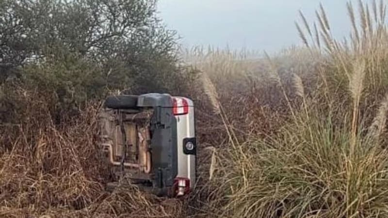 Tragedia en la Ruta 11: quiso auxiliar a un conocido y murió atropellado por un camión.