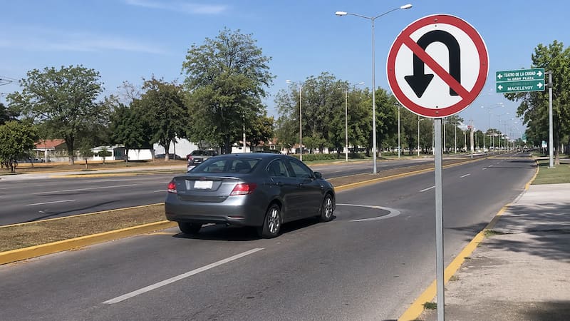 Por orden del Reglamento de Tránsito mexicano sacarán la licencia de conducir a quienes den vuelta en “U”, si además tienen otras infracciones