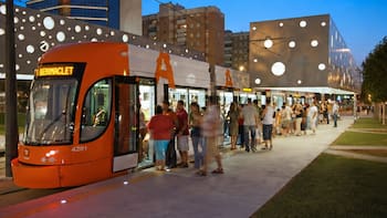 Vuelve el tranvía nocturno a partir de este viernes: horarios y recorridos confirmados