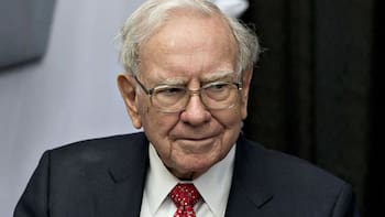 En qué se invierte la montaña de dólares de Warren Buffett