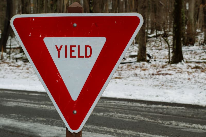 Why it is important to respect the Yield sign