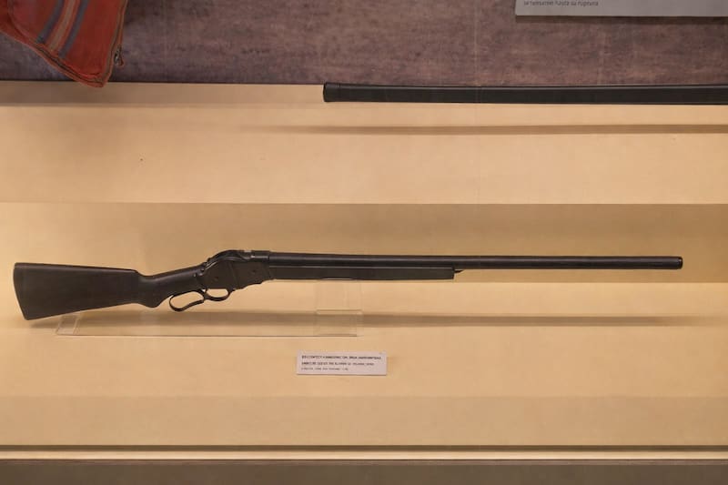 El fusil Winchester fabricado en 1896 que perteneció a Julio Argentino Roca se exhibe en el Museo Roca de Recoleta. El arma fue fabricada 17 años después del inicio de la Campaña del Desierto.