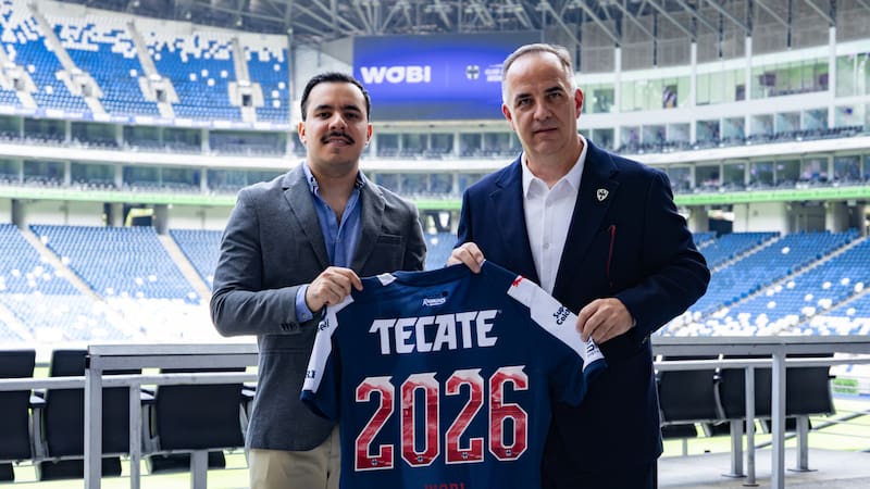 José Carlos Pardo, Director de Marketing de WOBI México y Xavier Sánchez, director Comercial del Club Monterrey.